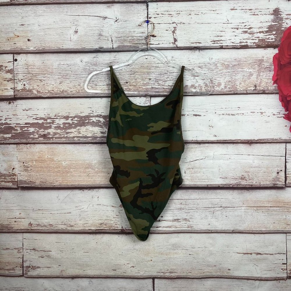 Aritzia TNA 90s Cozumel camo Bodysuit size Medium